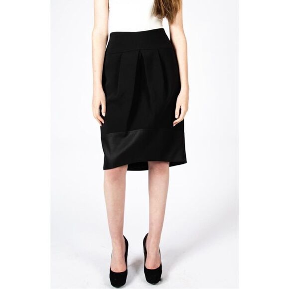 Amanda Wakeley Mid-Rise Pleated
Aline Skirt - Picture 1 of 10